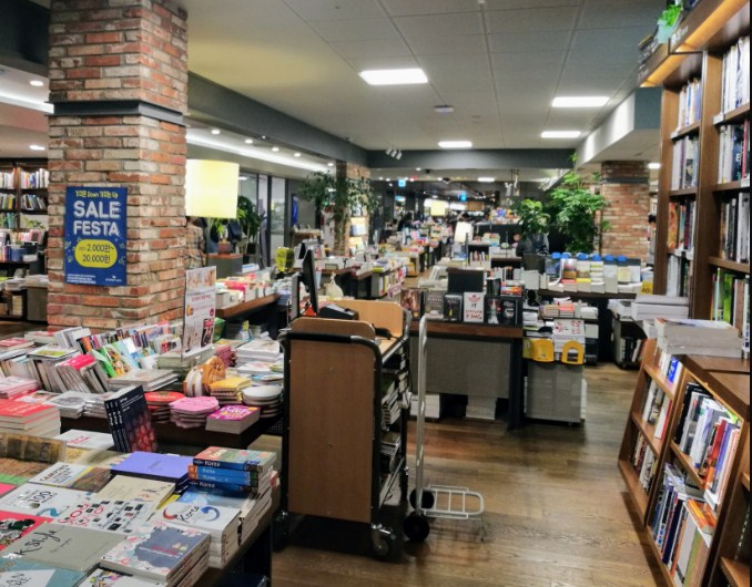Ada Apa Saja di Gwanghwamun Square? Kyobo Book Centre
