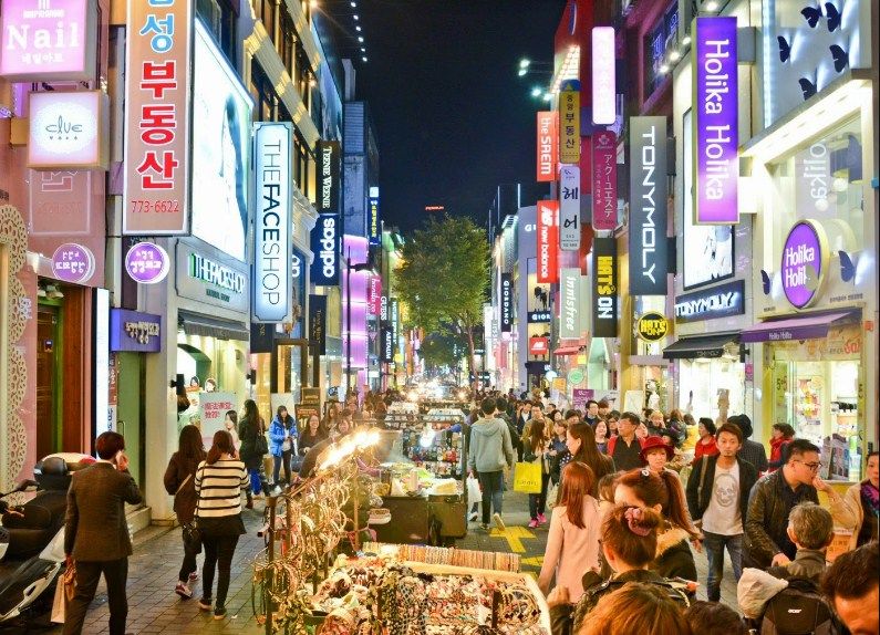 Myeongdong Street, Distrik Belanja Sekaligus Tempat Wisata di Seoul