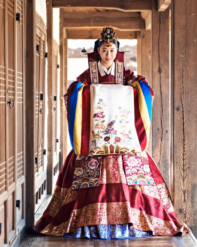 Hanbok Pakaian Tradisional Korea Yang Menjadi Salah Satu Identitas