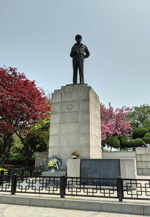 Patung Jenderal Douglas MacArthur