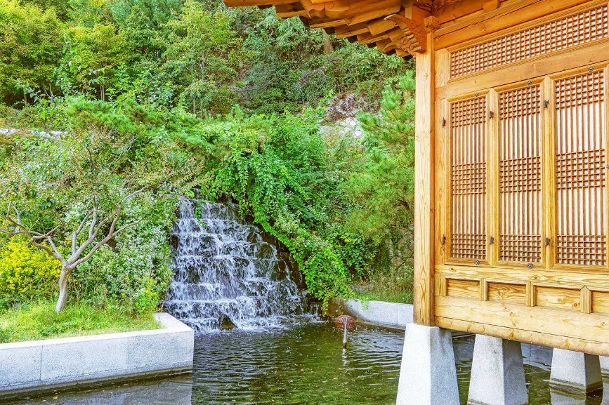 Cheongun Literature Library